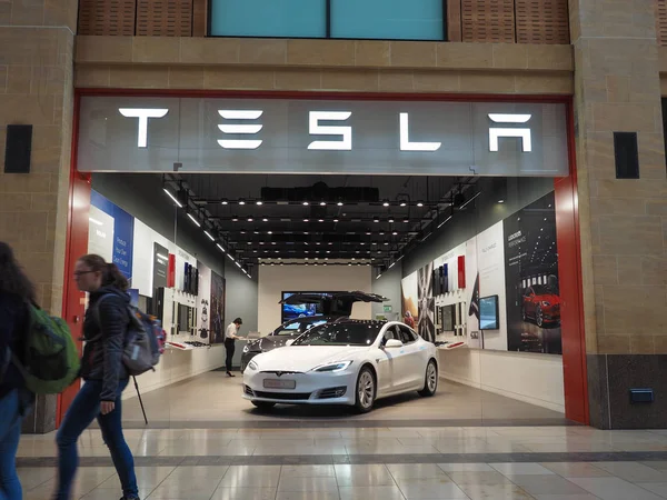 Cambridge Ngiltere Ekim 2018 Yaklaşık Tesla Grand Arcade Alışveriş Merkezi — Stok fotoğraf