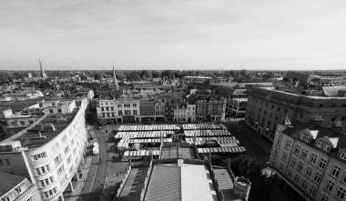 Cambridge, İngiltere - Ekim 2018 yaklaşık: Market Square siyah ve beyaz, havadan görünümü