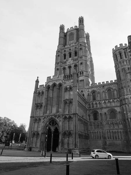 Ely, İngiltere'de siyah beyaz Ely Katedrali (eski adıyla Kilisesi, St Etheldreda ve St Peter ve kilise kutsal ve bölünmemiş Trinity)