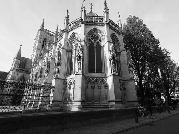 黒と白の ジョンの大学 ケンブリッジ イギリス 2018年 月年頃 チャペル — ストック写真