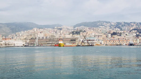 Deniz manzaralı Ceneviz şehri.