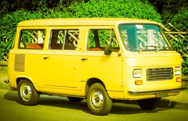 Vintage Retro Żółty Sześćdziesiątych Van Transportu Vintage Retro — Zdjęcie stockowe