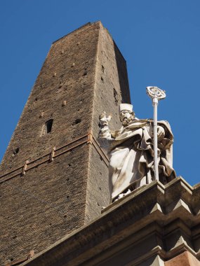 San Petronio heykeli Gabriele Brunelli tarafından 1683 'te İtalya' nın Bologna şehrinde yapıldı.