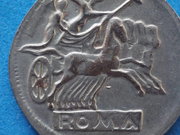 Stäng Makrot Detalj Antika Romerska Mynt Med Hästar Och Biga — Stockfoto
