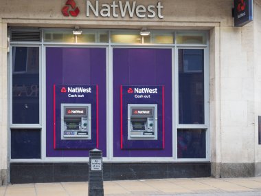 Cambridge, İngiltere - Ekim 2018 yaklaşık: Natwest banka Mağazası ile Atm