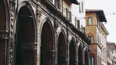 Bologna, İtalya için eski şehir merkezinin görünümü