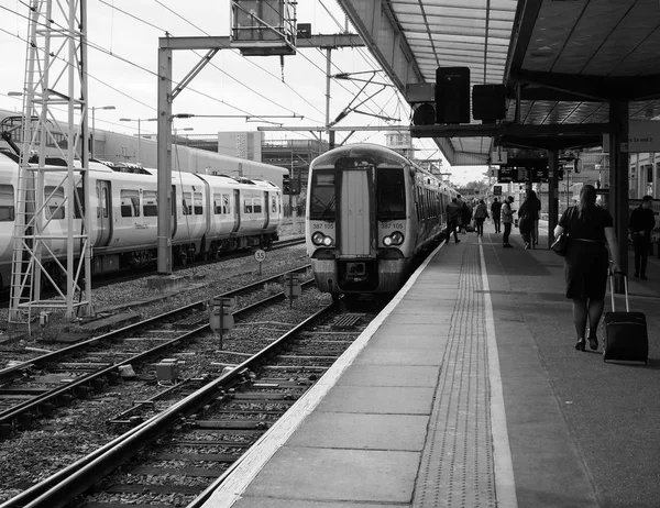Καίμπριτζ Circa Οκτωβρίου 2018 Τρένο Στο Cambridge Σιδηροδρομικός Σταθμός Πλατφόρμα — Φωτογραφία Αρχείου