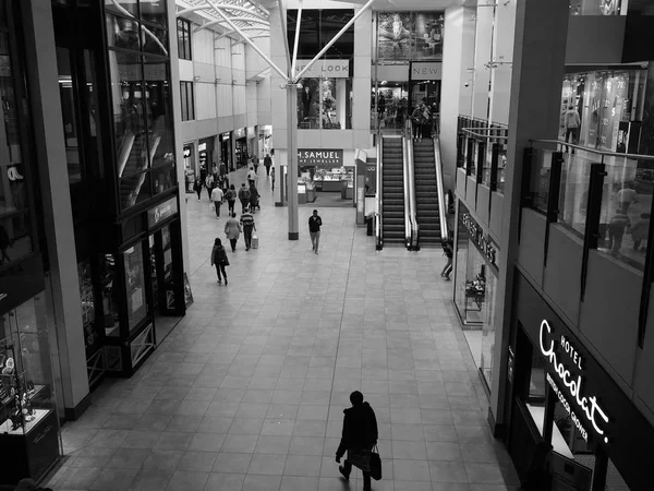 黒と白でケンブリッジ イギリス 2018年 月年頃 グランド アーケード ショッピング センター — ストック写真