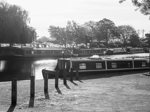 イーリー イギリス 2018年 月年頃 ビューの川ウーズ川黒と白 — ストック写真