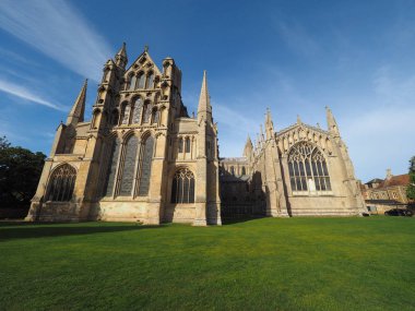 Ely Katedrali (eski St Etheldreda kilisesi ve Aziz Peter ve Kutsal ve Bölünmez Üçlemeci Kilisesi), İngiltere 'nin Ely kentinde yer alır.
