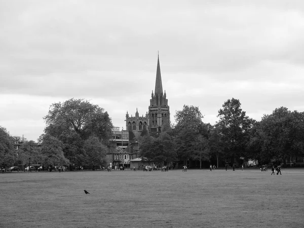 黒と白でケンブリッジ イギリス 2018年 月年頃 パーカーのワンピース公園 — ストック写真