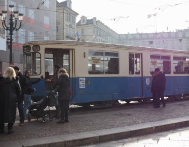 Torino, İtalya - yaklaşık Aralık 2018: Vintage Almanca 3404 tramvay römork Torino Tramvay Festivali