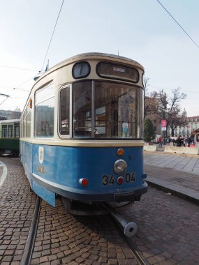 Torino, İtalya - yaklaşık Aralık 2018: Vintage Almanca 3404 tramvay römork Torino Tramvay Festivali