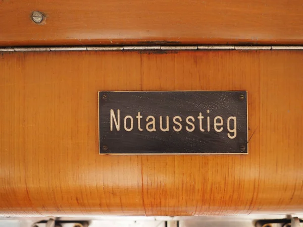 Notausstieg Betekenis Paniekontgrendeling Ondertekenen Vintage Duitse Tram — Stockfoto