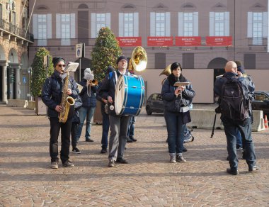 Torino, İtalya - yaklaşık Aralık 2018: Banda del Roero yürüyen bant