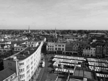Cambridge, İngiltere - Ekim 2018 yaklaşık: Market Square siyah ve beyaz, havadan görünümü