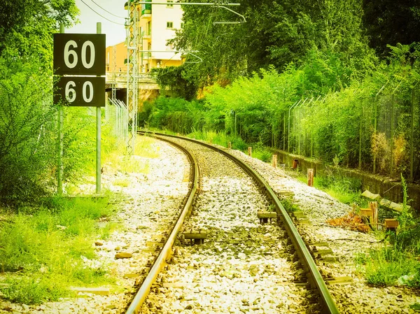 鉄道線路電車公共交通機関と制限速度標識ビンテージ レトロ — ストック写真
