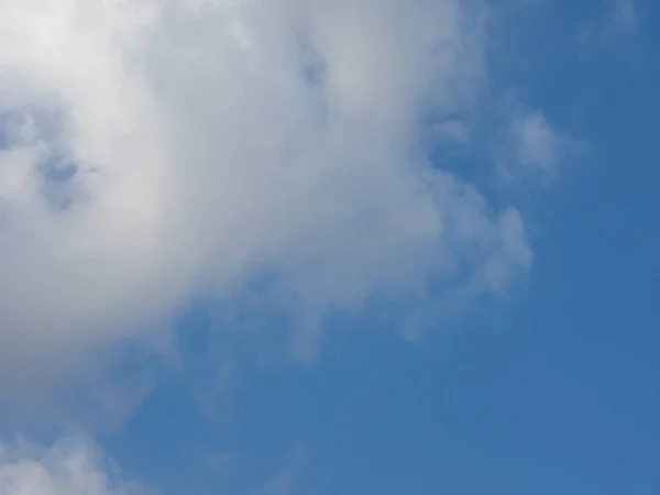 Ciel Bleu Avec Des Nuages Utiles Comme Arrière Plan — Photo