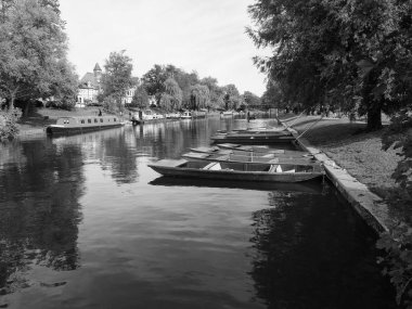 Cambridge, İngiltere - Ekim 2018 yaklaşık: River Cam üzerinde siyah-beyaz topa vurma