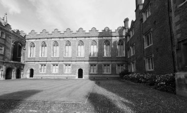 Cambridge, İngiltere - Ekim 2018 yaklaşık: Üçüncü Mahkemesi St John's College siyah beyaz