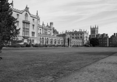 Cambridge, İngiltere - Ekim 2018 yaklaşık: Yeni mahkeme St John's College siyah beyaz