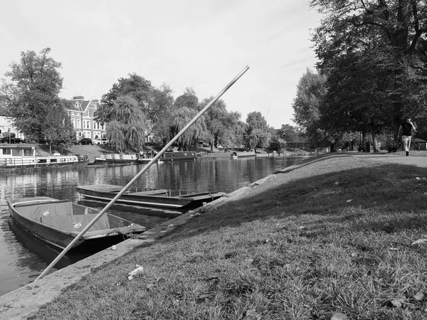 Cambridge Storbritannien Circa Oktober 2018 Punting Floden Cam Svart Och — Stockfoto