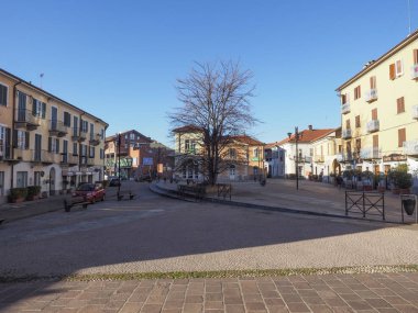 Grugliasco, İtalya - yaklaşık Aralık 2018: Via Matteotti merkezi kare