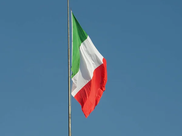 Italská Národní Vlajka Itálie Evropa Nad Modrou Oblohou — Stock fotografie