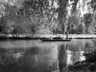 Cambridge, İngiltere - Ekim 2018 yaklaşık: River Cam üzerinde siyah-beyaz topa vurma