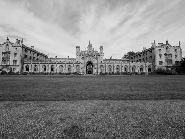 ジョンの大学 黒と白でピンク フロイド期待プロモーションの場所ケンブリッジ イギリス 2018年 月年頃 新しい裁判所のポーチ — ストック写真