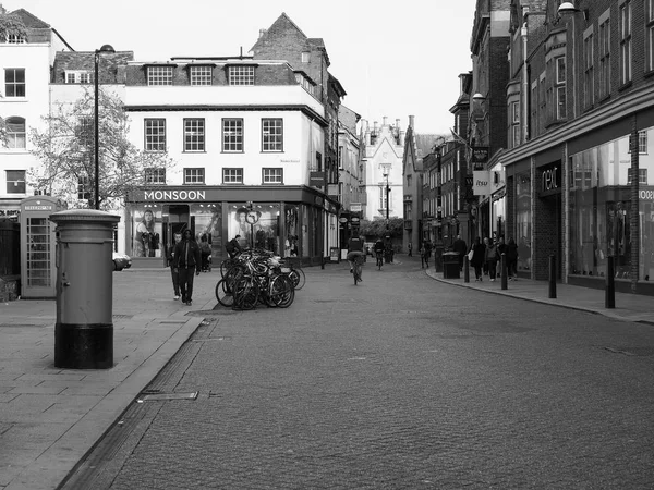 Cambridge Ngiltere Ekim 2018 Yaklaşık Nsanlar Siyah Beyaz Şehir Merkezinde — Stok fotoğraf