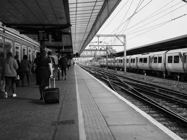 英国剑桥 2018年10月 在剑桥火车站站台进行黑白训练 — 图库照片