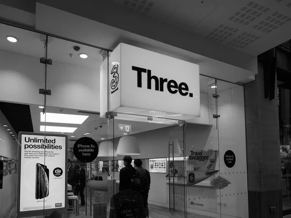 Cambridge, İngiltere - Ekim 2018 yaklaşık: Üç cep Grand Arcade alışveriş merkezi içinde siyah ve beyaz