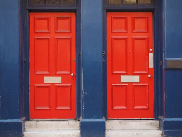 Rosso Porta Ingresso Tradizionale Una Casa Britannica — Foto Stock