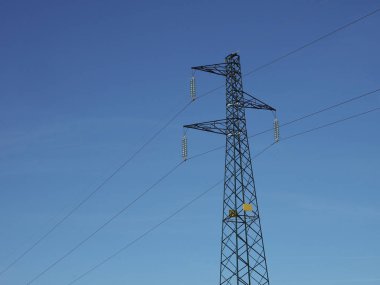 bir elektrik yüksek gerilim iletim hattı Kulesi