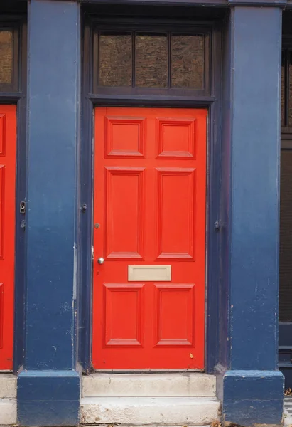 Rosso Porta Ingresso Tradizionale Una Casa Britannica — Foto Stock