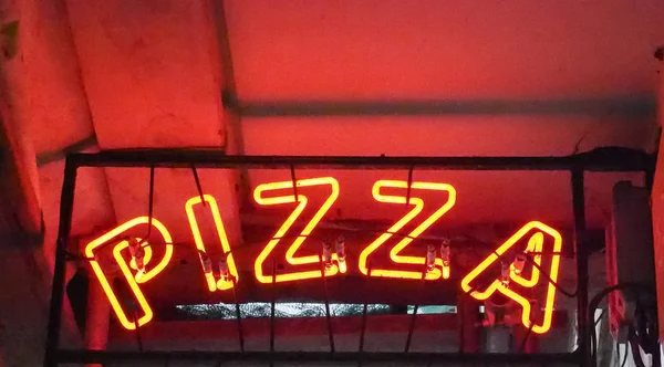 Rote Neonpizzareklame Einer Pizzeria — Stockfoto