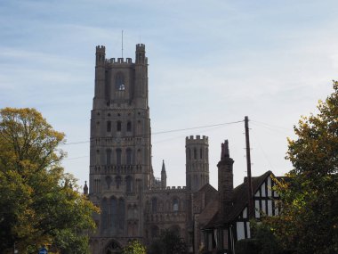 Ely Katedrali (eski St Etheldreda kilisesi ve Aziz Peter ve Kutsal ve Bölünmez Üçlemeci Kilisesi), İngiltere 'nin Ely kentinde yer alır.