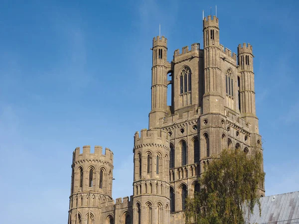 伊利大教堂 Ely Cathedral 旧称圣埃斯特尔德里达教堂和圣彼得教堂以及圣三一教堂 位于英国伊利 — 图库照片