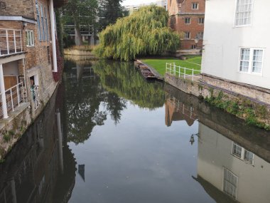 Cambridge, İngiltere'de Cam Nehri görünümünü