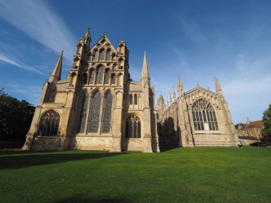 Ely Katedrali (eski St Etheldreda kilisesi ve Aziz Peter ve Kutsal ve Bölünmez Üçlemeci Kilisesi), İngiltere 'nin Ely kentinde yer alır.