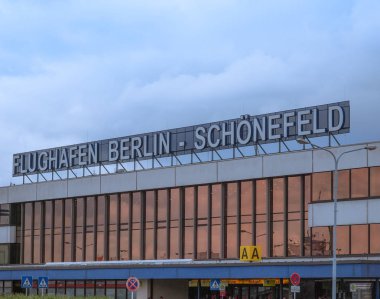 Berlin, Almanya - 12 Nisan 2014: schoenefeld Uluslararası Havaalanı ikinci büyük berlin airport tegel, uçuş sonra bulunur.