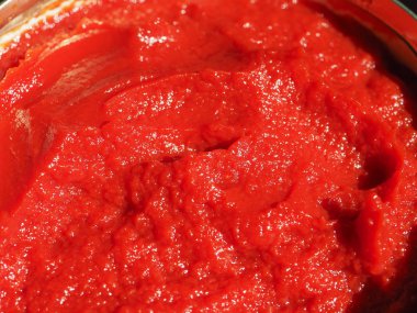 Kırmızı domates. Konsantre ketçap sosu. Teneke kutuda.