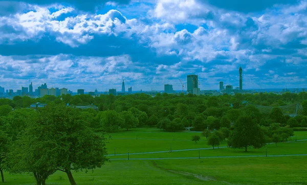 从普里姆罗斯山公园看到的伦敦天际线 — 图库照片