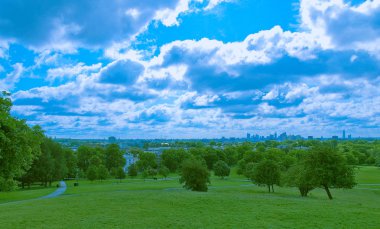 Primrose Hill Parkı'ndan görülen Londra manzarası