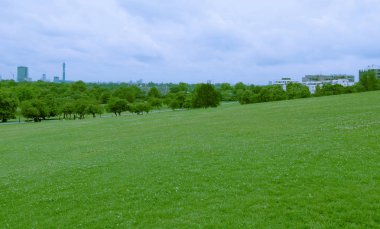 Primrose Hill Parkı'ndan görülen Londra manzarası