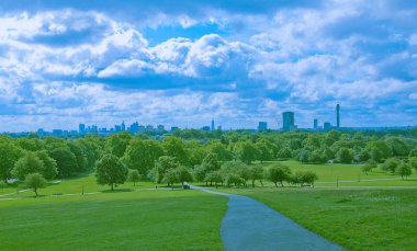 Primrose Hill Parkı'ndan görülen Londra manzarası
