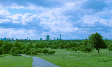 Primrose Hill Parkı'ndan görülen Londra manzarası