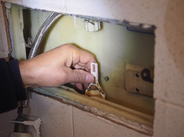 Plumber Repairing Toilet Tank Modern — Stock Photo, Image