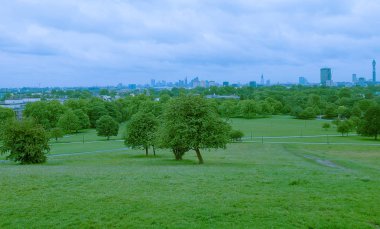 Primrose Hill Parkı'ndan görülen Londra manzarası